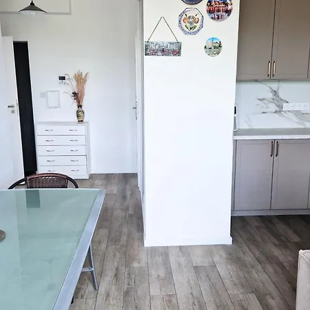 Townhouse In Ursynow With Parking 3 شقة