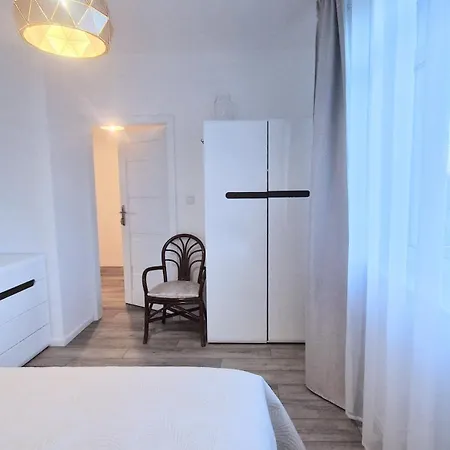 Townhouse In Ursynow With Parking 3 شقة *