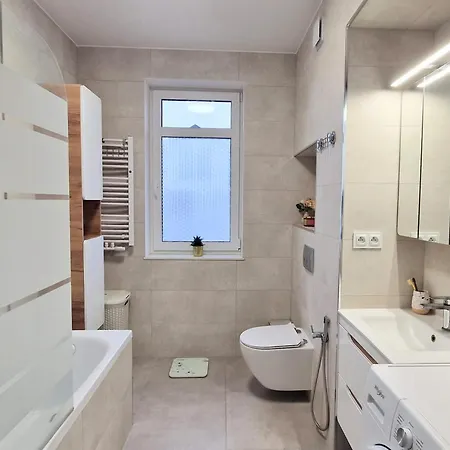 Townhouse In Ursynow With Parking 3 شقة Dabrowka (Wadowice)